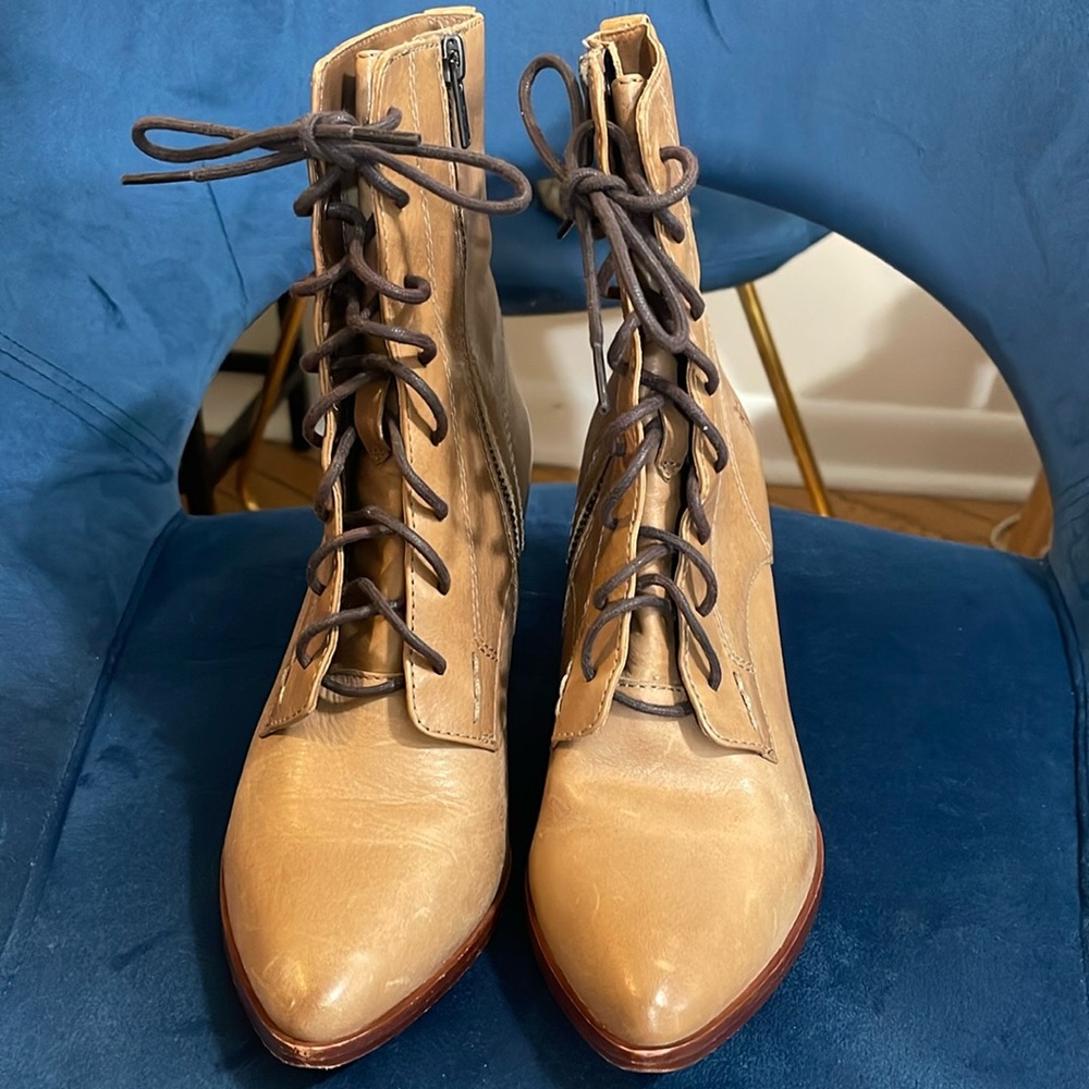 Frye boots! So beautiful and chic !